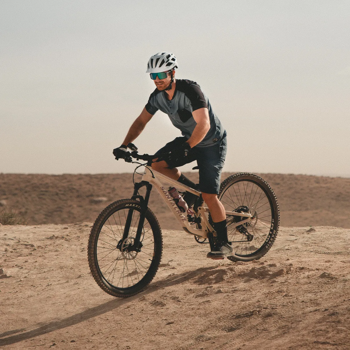 GEM BIKE HELMET WITH MIPS SYSTEM