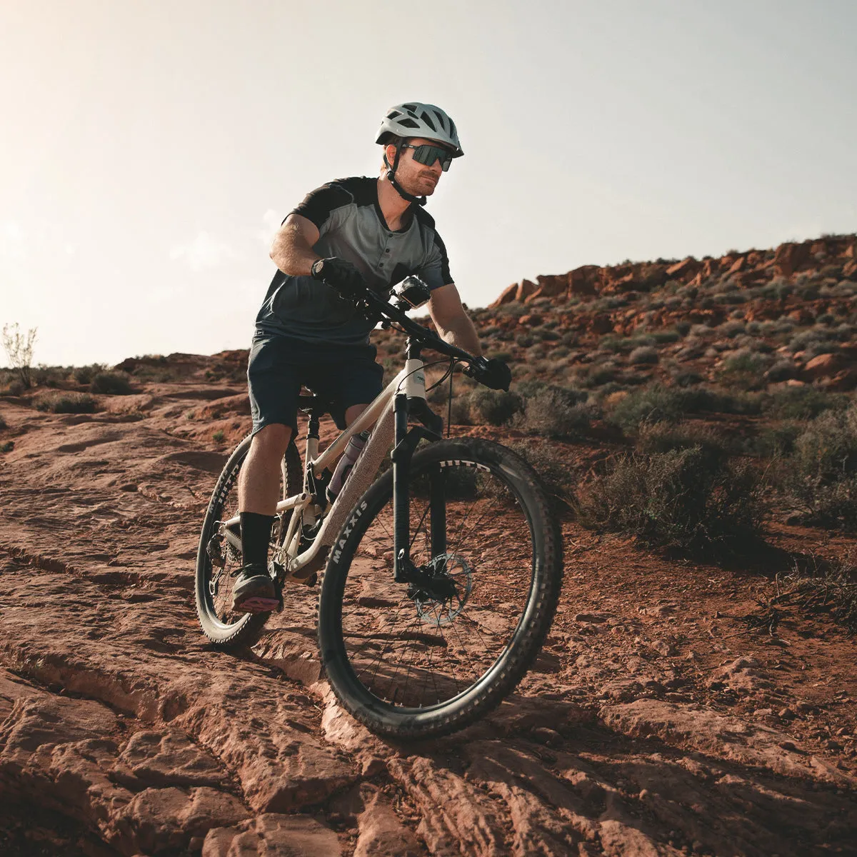 GEM BIKE HELMET WITH MIPS SYSTEM